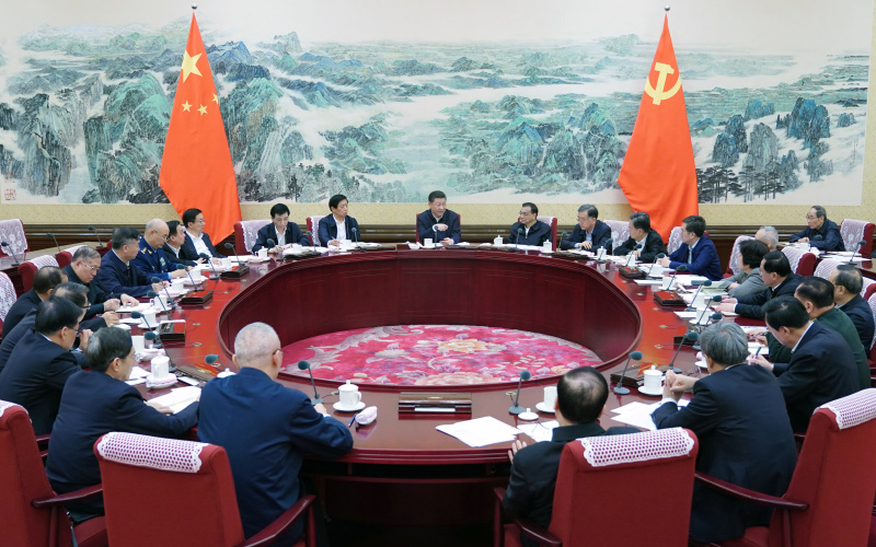 　　12月25日至26日，中共中央政治局召開民主生活會，中共中央總書記習(xí)近平主持會議并發(fā)表重要講話。新華社記者 謝環(huán)馳 攝